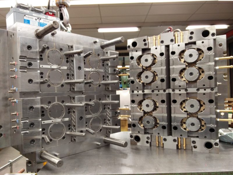 8 cavity injection mould